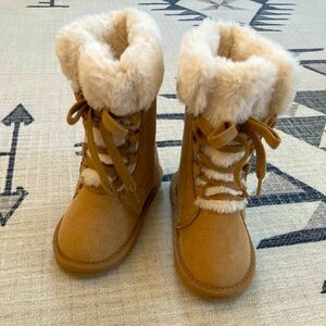 Old Navy Arctic Fur Boots, 9 (toddler)